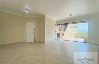 Cobertura a 100m da praia na vila tupi – conforto e sofisticação em 205m²