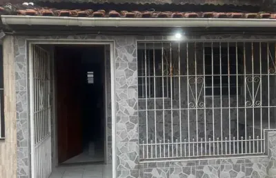 Casa na guilhermina á venda .1 dormitório . 500 mts do mar . $ 225.000,00