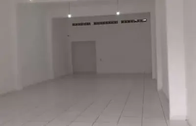Loja com 120 metros na avenida principal da cidade de praia grande .