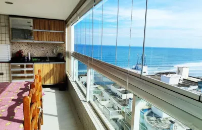 Apartamento 2 dormitórios 1 suíte na guilhermina 100 mts da orla da praia .