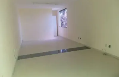 Sala comercial com 1 sala para alugar na rua silvandir f chaves, recreio ipitanga, lauro de freitas, 40 m2 por r$ 1.300