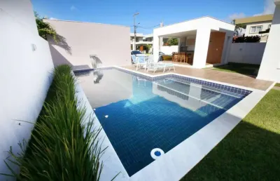 Casa em condomínio fechado com 4 quartos à venda na rua alameda humaitá, t, guarajuba, camaçari por r$ 2.400.000