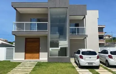 Linda casa em um dos condomínio mais renomados da região!