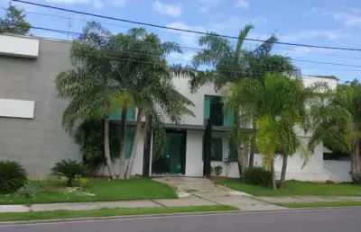 Casa em condomínio fechado com 5 quartos à venda na rua imbassaí, alphaville (abrantes), camaçari, 300 m2 por r$ 1.890.000