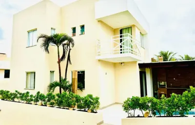 Casa em condomínio fechado com 4 quartos à venda na rua walter da silva maia, 522, ipitanga, lauro de freitas por r$ 900.000
