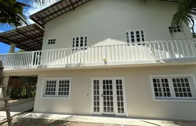 Casa em condomínio fechado com 4 quartos à venda na travessa busca vida, praia de busca vida, camaçari por r$ 1.500.000