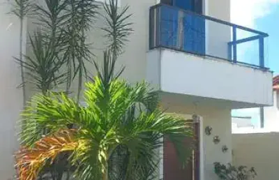 Casa em condomínio fechado com 3 quartos à venda na rua sucupió, abrantes, camaçari por r$ 800.000