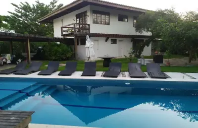 Casa com 4 suites em condomínio fechado na estrada do coco