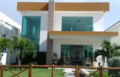Nesta casa você encontrará a qualidade de vida que procura... ideal para você e sua família morar bem.
