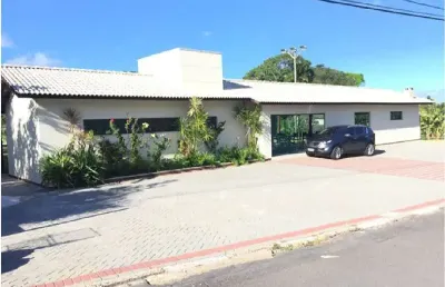 Casa em condomínio fechado com 5 quartos à venda na avenida santos dumont km, estrada do coco, lauro de freitas, 600 m2 por r$ 2.630.000