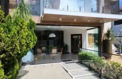 Casa em condomínio fechado com 4 quartos à venda na rua pataro machado, parque jockey clube, lauro de freitas por r$ 1.800.000