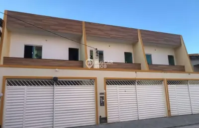 Lindo village de 4/4 sendo com duas suítes em vila praiana