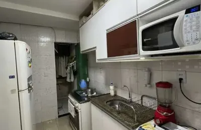 Casa em condomínio fechado com 2 quartos para alugar na rua milena ramone alencar ramos, 433, ipitanga, lauro de freitas por r$ 2.500