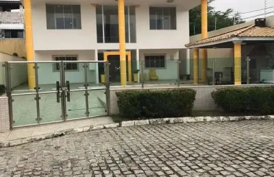 Casa em condomínio fechado com 4 quartos à venda na rua priscila b dutra, buraquinho, lauro de freitas, 370 m2 por r$ 1.600.000