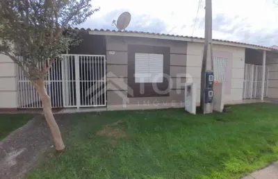 Casa a venda em condominio fechado com portaria 24 horas,  casa com planejados e area de lazer.