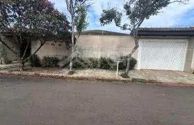 Linda casa no bairro santa monica, com 4 dormitorios, sendo 3 suites
