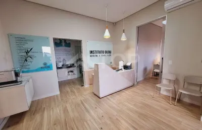 Sala comercial no centro de sao carlos, com 8 salas e 4 garagens cobertas.