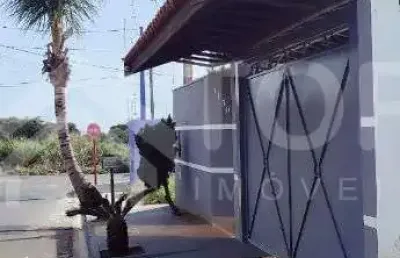 Linda casa com 2 dormitorios, picina area coberta com churrasqueira no bairro jardim embare