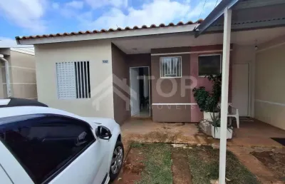 Excelente casa de 2 dormitorios em condominio fechado