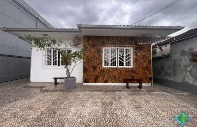 Casa com 4 quartos à venda na rua trinta e um de julho, 117, caminho novo, palhoça, 156 m2 por r$ 950.000