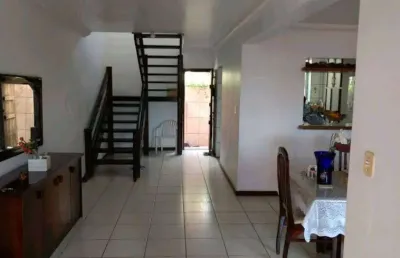 Casa com 3 quartos, 2 suítes, 287 metros em rua fechada no rio vermelho