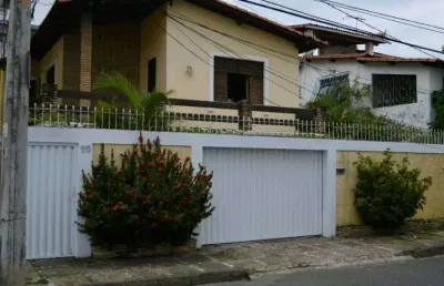 Ampla casa com 3 suítes bem localizada no rio vermelho