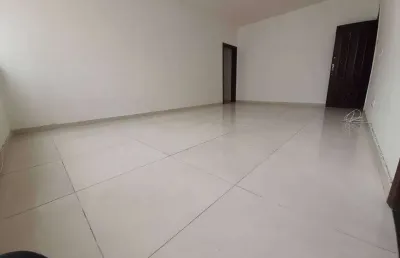 Apartamento 3/4 com dependência a 100 metros do porto da barra