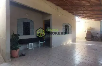 Vendo casa próximo ao supermercado super bom e do santa maria shopping na quadra 312.