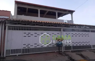 Vendo excelente casa de 3 quartos, sobrado em candangolândia