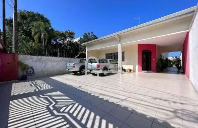 Casa com 3 dormitórios à venda, 220 m² por r$ 990.000,00 - centro - peruíbe/sp