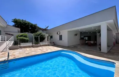 Casa com 3 dormitórios à venda, 340 m² por r$ 1.800.000,00 - centro - peruíbe/sp