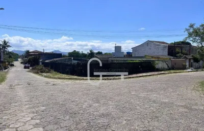 Terreno localizado no centro da cidade, contendo um área total de 700m².
