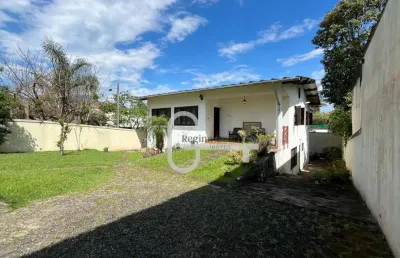Casa com 3 dormitórios à venda, 278 m² por r$ 760.000,00 - centro - peruíbe/sp