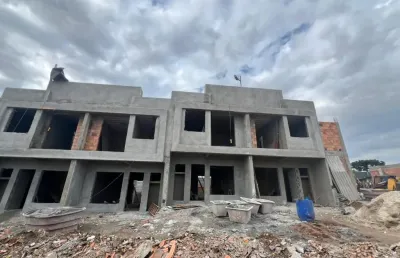 Sobrado em condomínio clube com excelente estrutura social no boqueirão