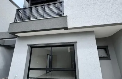 Sobrados com ótimo padrão de construção próximo a paróquia n. sra. das vitórias