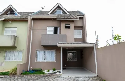 Sobrado triplex em condomínio localizado próximo ao shopping palladium