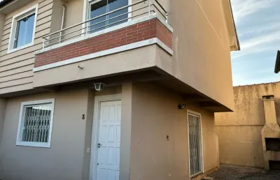Sobrado em condomínio com preparação para sótão no boqueirão