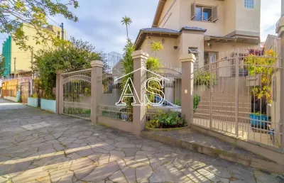 Casa com 4 quartos à venda na rua portuguesa, 326, partenon, porto alegre, 267 m2 por r$ 920.000