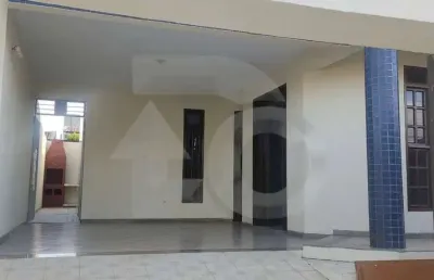 Casa para vender com 5 quartos 3 suítes no bairro farolândia em aracaju