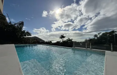 Casa de alto padrão com 5 dormitórios e vista para o mar na praia brava