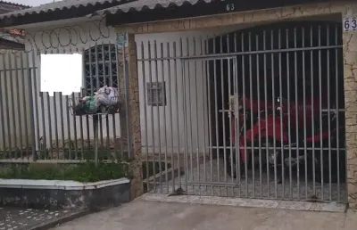 Vende-se excelente terreno com uma casa de treis quartos