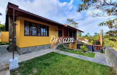 Casa com 5 dormitórios à venda, 250 m² por r$ 1.100.000,00 - iucas - teresópolis/rj