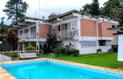 Casa com 4 dormitórios à venda, 448 m² por r$ 1.400.000,00 - golfe - teresópolis/rj