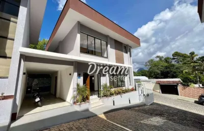 Casa com 3 dormitórios à venda, 150 m² por r$ 1.190.000,00 - várzea - teresópolis/rj