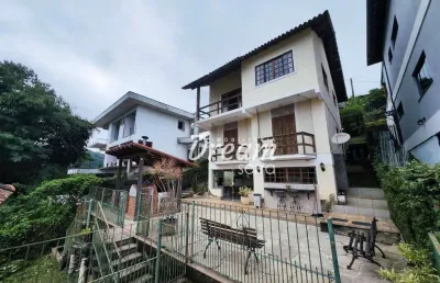 Casa com 3 dormitórios à venda, 145 m² por r$ 998.000,00 - albuquerque - teresópolis/rj