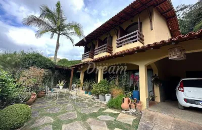 Casa com 5 dormitórios à venda, 271 m² por r$ 950.000,00 - albuquerque - teresópolis/rj