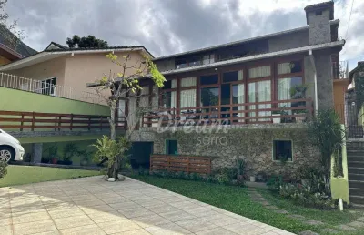 Casa com 4 dormitórios à venda, 220 m² por r$ 1.100.000,00 - iucas - teresópolis/rj