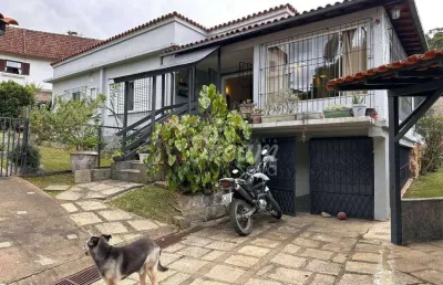 Casa com 3 dormitórios à venda, 163 m² por r$ 795.000,00 - golfe - teresópolis/rj