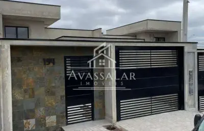 Linda casa com 3 quartos e piscina em localização privilegiada