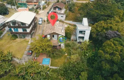 Linda e aconchegante casa rústica à venda na praia da gamboa, em garopaba.